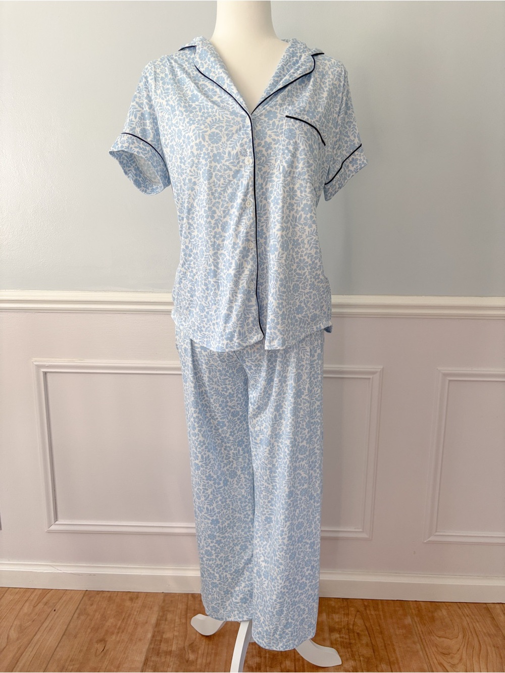 kate spade Light Blue and White Floral Pajama Set Sz S Short Sleeve Notch Comfy